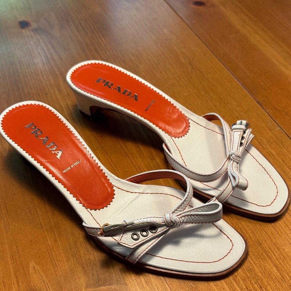 Prada Y2K kitten heels size 35 US size 6 (23 long)